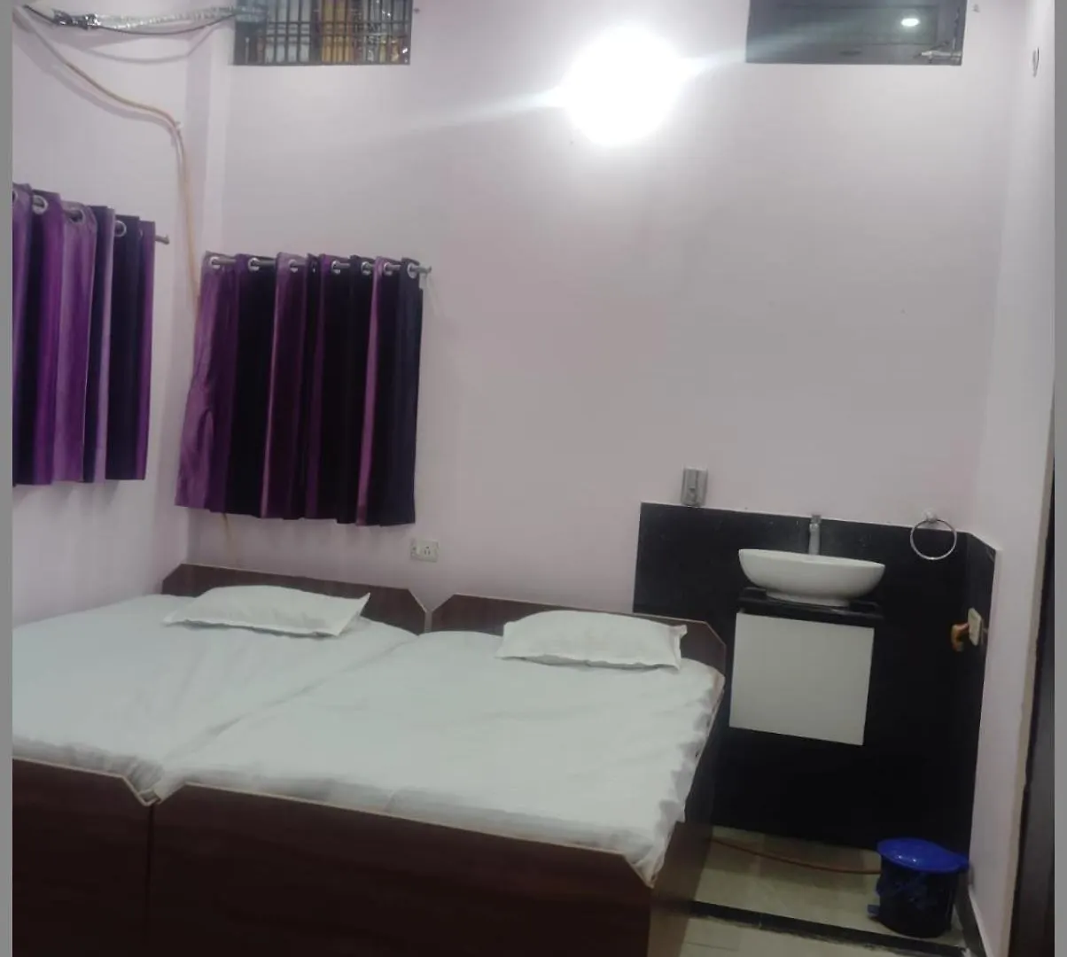 **  Hotel R-A-M-A-S-I-S-H K-U-T-I-R Near Kashi Vishwanath Temple - Offers Air Conditioned Rooms With Wifi -Best Hotel In Varanasi India