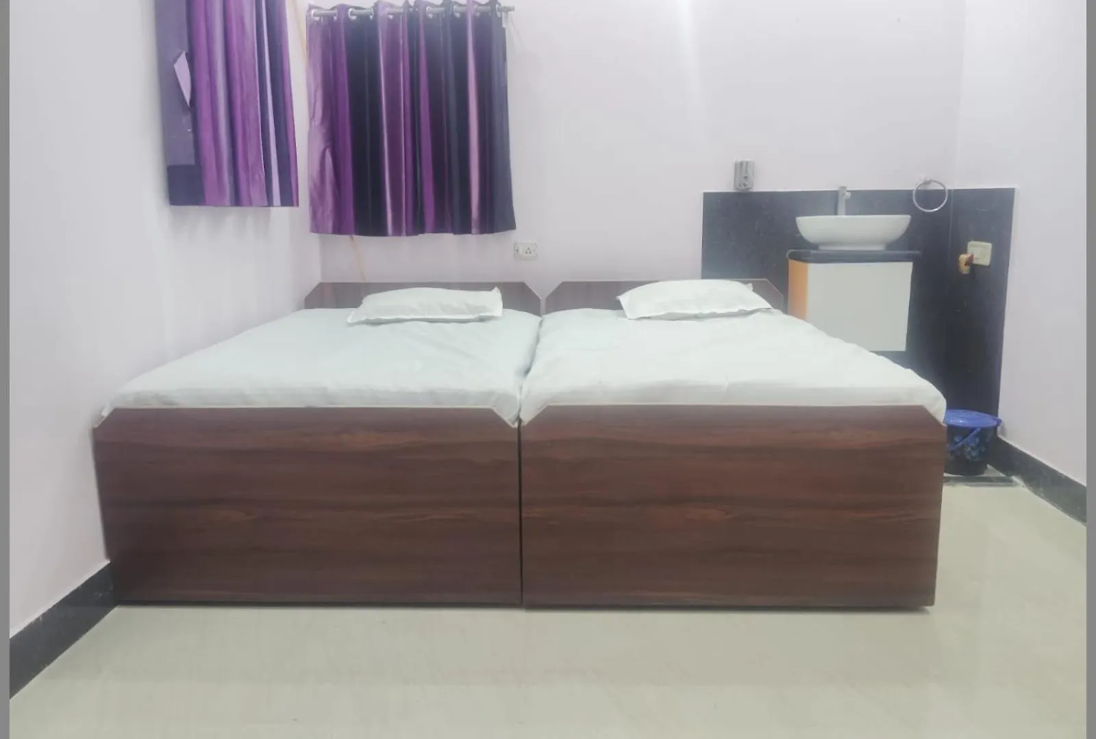 Hotel R-A-M-A-S-I-S-H K-U-T-I-R Near Kashi Vishwanath Temple - Offers Air Conditioned Rooms With Wifi -Best Hotel In Varanasi 2*,