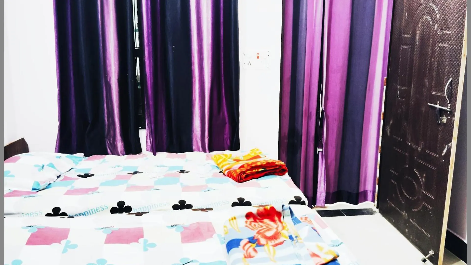 Hotel R-A-M-A-S-I-S-H K-U-T-I-R Near Kashi Vishwanath Temple - Offers Air Conditioned Rooms With Wifi -Best Hotel In Varanasi