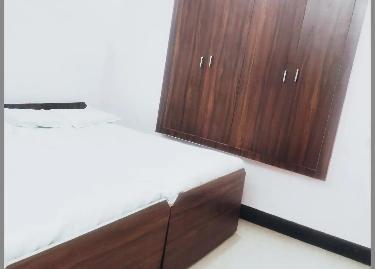 Hotel R-A-M-A-S-I-S-H K-U-T-I-R Near Kashi Vishwanath Temple - Offers Air Conditioned Rooms With Wifi -Best Hotel In ורנאסי 2*,  הודו