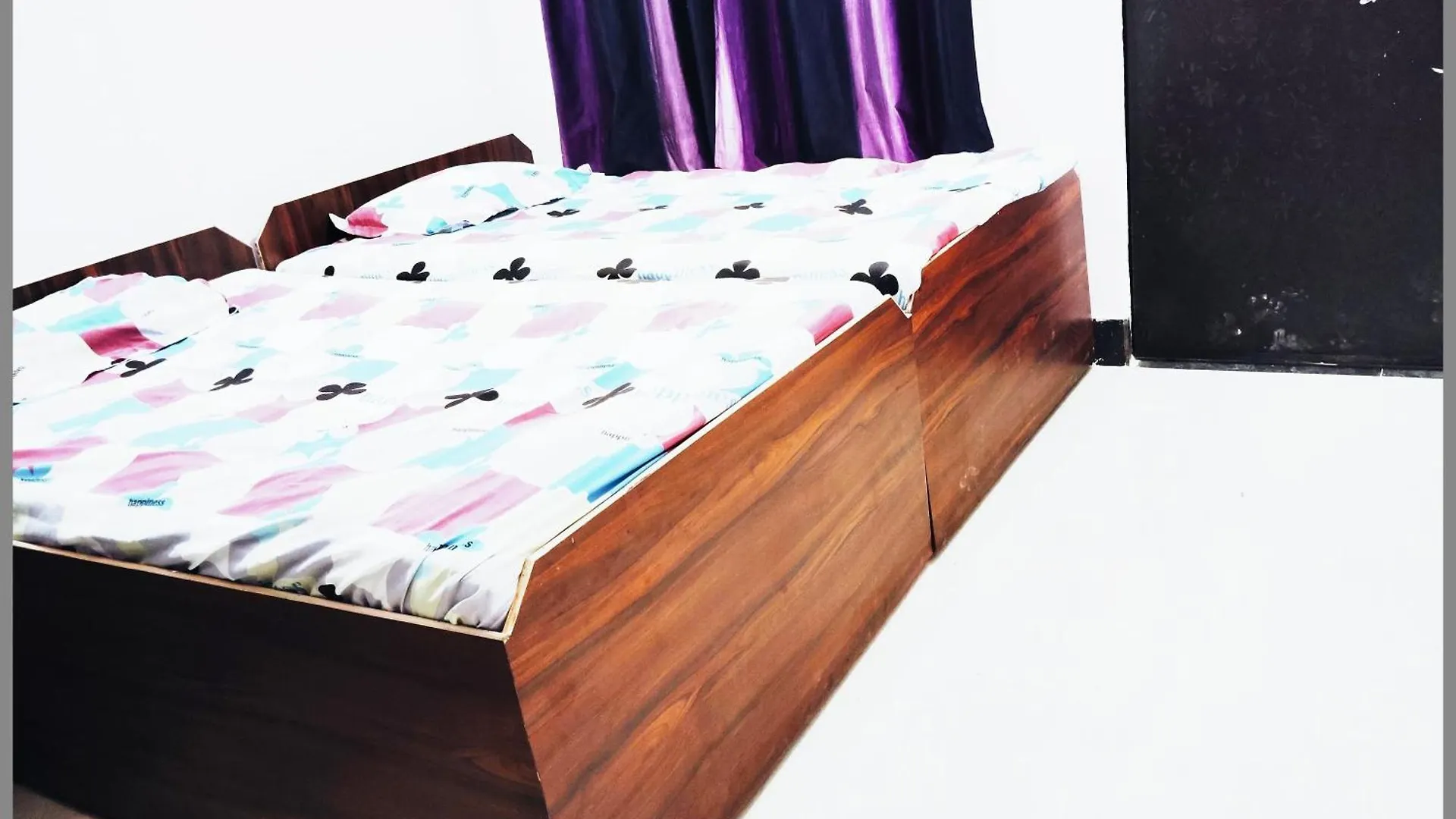 Hotel R-A-M-A-S-I-S-H K-U-T-I-R Near Kashi Vishwanath Temple - Offers Air Conditioned Rooms With Wifi -Best Hotel In ורנאסי הודו